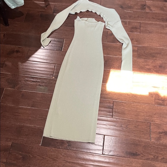 Chic Long Sleeve Knit Dress in Cream - Picture 2 of 2